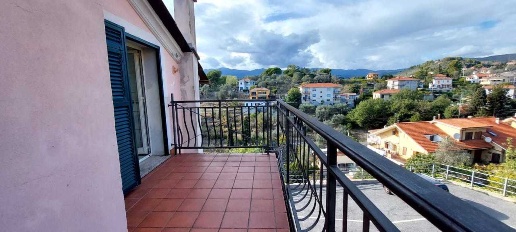 Foto Appartamento in Via Cantalupo, Imperia Caramagna di 72 m² con 3 locali