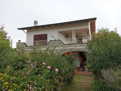 Foto Villa unifamiliare a Arcola Romito Magra di 309 m² con 13 locali