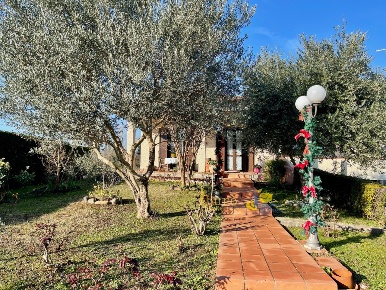 Foto Villa unifamiliare in Via Aldo Moro, Felino Centro di 200 m²