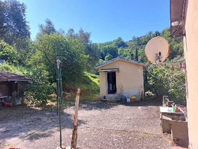 Foto Villa singola in Via Valle 3, Arcola Centro di 200 m² con 10 locali