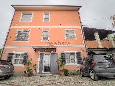 Foto Villa bifamiliare in Via Morucciola, Arcola di 250 m² con 11 locali