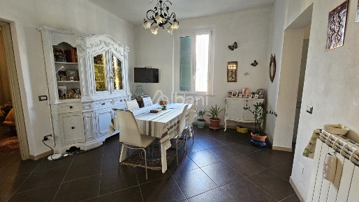 Foto Appartamento in Via delle Ville, Arcola Centro di 131 m² con 5 locali