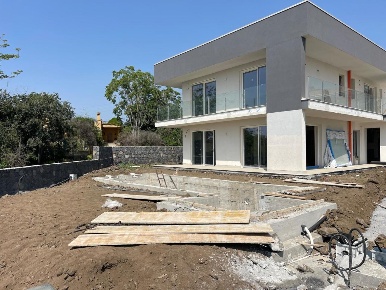 Foto Villa unifamiliare a Sant'Agata li Battiati di 226 m² con 6 locali