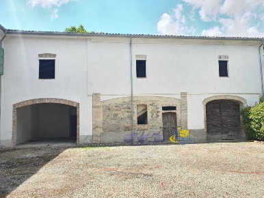 Foto Appartamento a Langhirano Parco Ducale - Oltretorrente di 222 m²