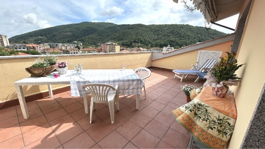 Foto Villa a schiera a Arcola Romito Magra di 140 m² con 8 locali