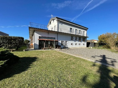 Foto Appartamento a Aulla di 230 m² con 11 locali in vendita