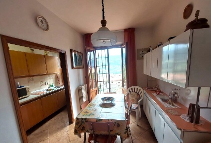 Foto Appartamento in Via Enrico Berlinguer, Vaiano Centro di 150 m²