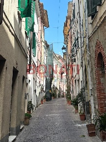 Foto Appartamento a Santo Stefano di Magra Centro di 163 m² con 6 locali