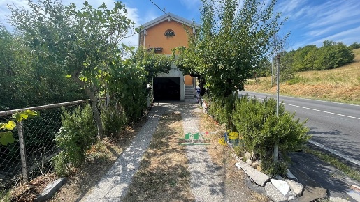 Foto Villa bifamiliare in Via Cisa 109, Medesano Felegara di 230 m²