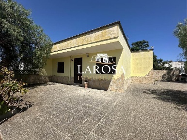 Foto Villa unifamiliare a Melendugno San Foca di 100 m² con 4 locali