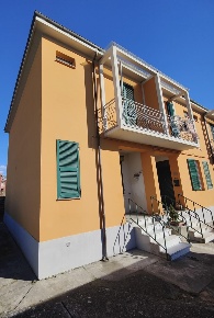 Foto Villa a schiera a Aulla di 90 m² con 5 locali in vendita