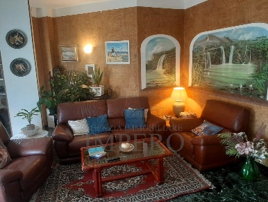 Foto Appartamento in Via Aurelia 7, Bordighera di 156 m² con 5 locali