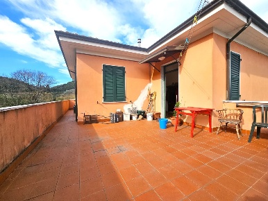 Foto Appartamento in Via Provinciale 289, Arcola Romito Magra di 113 m²