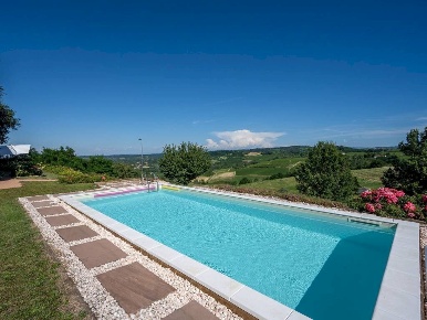 Foto Villa unifamiliare a Canelli di 325 m² con 11 locali in vendita
