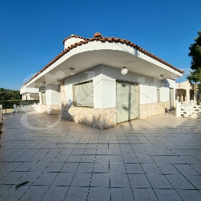 Foto Villa unifamiliare in Via Formia 4, Racale Torre Suda di 320 m²