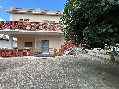 Foto Villa unifamiliare in Via 27 7, Lizzano Marina Di Lizzano di 130 m²