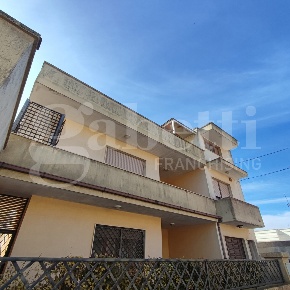 Foto Appartamento a Racale Centro di 285 m² con 6 locali in vendita