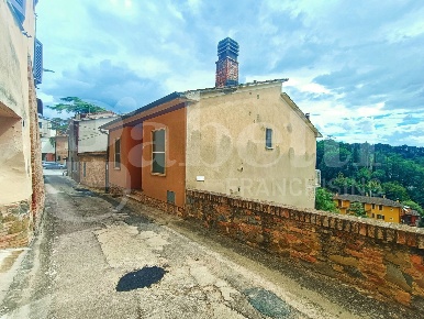 Foto Villa bifamiliare in Via BAGLIONI 4, Deruta Centro di 145 m²
