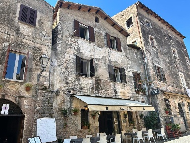 Foto Appartamento in Aldo Manunzio, Sermoneta Centro di 200 m² con 5 locali