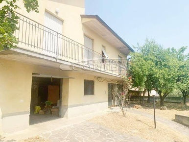 Foto Appartamento in via fabbrini, San Giustino di 300 m² con 10 locali