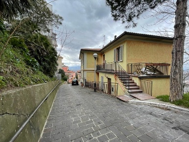 Foto Appartamento in via dei saponari 10, Chieti Chieti Città di 80 m²