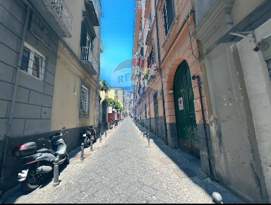 Foto Appartamento in Via Bausan, Napoli Chiaia di 40 m² con 1 locali
