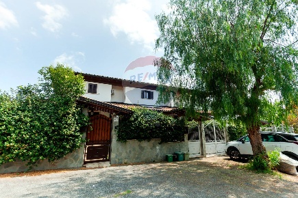 Foto Villa a schiera in Via Castelbottaccio, Roma Case Rosse di 158 m²