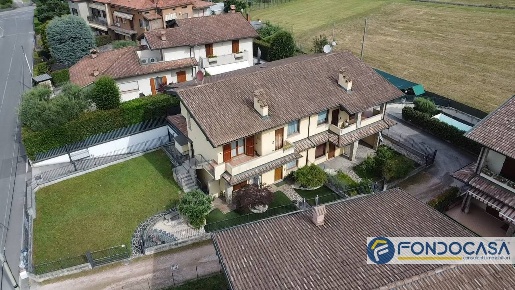Foto Appartamento in via Ferrucci, Castelli Calepio Centro di 110 m²