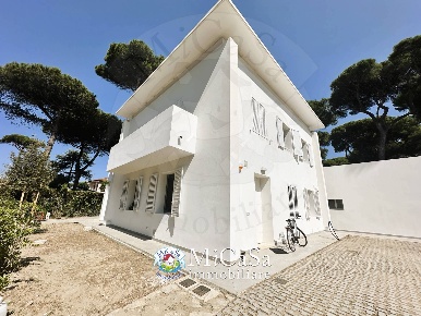 Foto Appartamento in Via Degli Alberi, Pisa Tirrenia di 121 m² con 3 locali