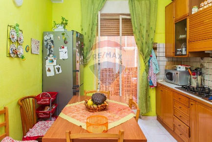 Foto Appartamento in via Dusmet, Misterbianco Centro di 105 m² con 5 locali