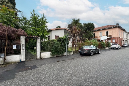 Foto Villa singola in via ettore fieramosca, Monza di 247 m² con 6 locali