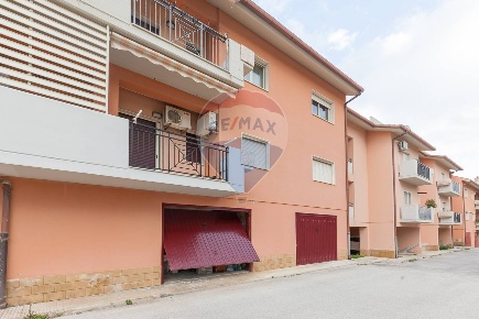 Foto Appartamento in via Guglielmo Marconi, Augusta di 130 m² con 6 locali