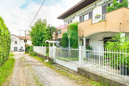 Foto Villa singola in VIA PER PREMEZZO, Gallarate Caiello di 230 m²