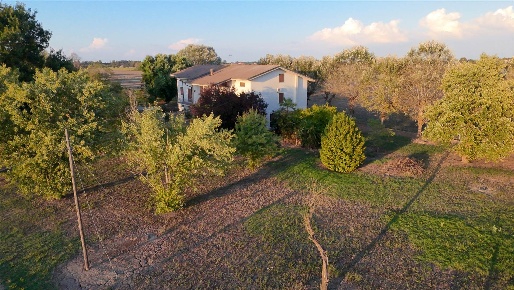 Foto Villa unifamiliare a San Felice sul Panaro di 340 m² con 14 locali