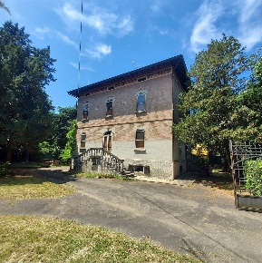 Foto Villa unifamiliare a Bibbiano di 484 m² con 11 locali in vendita