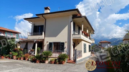 Foto Appartamento in Via Arezzo, Massa Marina di Massa Centro di 100 m²