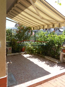 Foto Villa a schiera a Massa Marina di Massa Centro di 117 m² con 7 locali