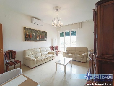 Foto Appartamento a Massa Centro di 115 m² con 5 locali in vendita