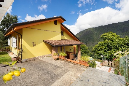 Foto Villa unifamiliare a Massa San Carlo - Antona di 138 m² con 7 locali