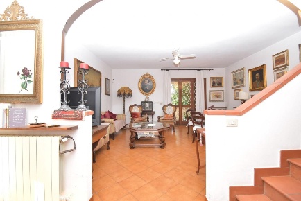 Foto Villa unifamiliare a Pietrasanta di 140 m² con 8 locali in vendita