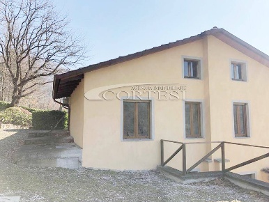 Foto Villa unifamiliare a San Giustino di 200 m² con 8 locali in vendita