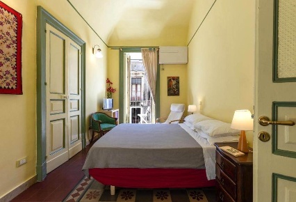 Foto Appartamento in Via san giuliano, Catania Centro Storico di 65 m²