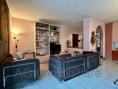 Foto Appartamento a Verbania Intra di 92 m² con 6 locali in vendita