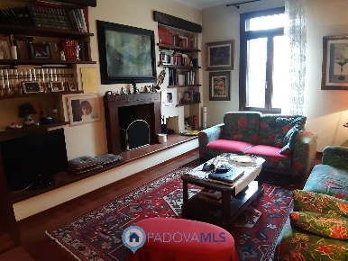 Foto Villa unifamiliare a Monselice Centro di 270 m² con 9 locali
