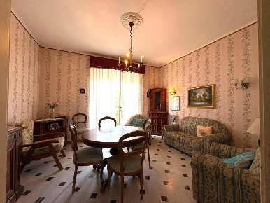 Foto Appartamento a Massa Centro di 140 m² con 6 locali in vendita