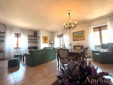 Foto Appartamento a Massa Centro di 159 m² con 4 locali in vendita