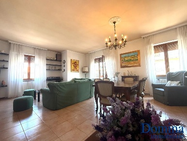 Foto Appartamento a Massa Centro di 159 m² con 4 locali in vendita