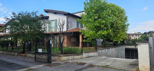 Foto Villa bifamiliare in Via Giuseppe di Vittorio, Borgosatollo Centro