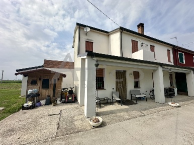 Foto Villa bifamiliare in Via Teano RO, Rovigo Rovigo Est di 200 m²