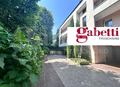 Foto Appartamento in Via Tassera snc, Erba Centro di 160 m² con 5 locali